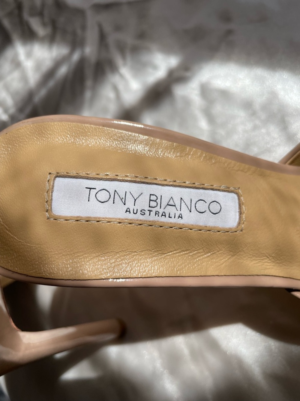 Tony Bianco MALIBU Mule - CREME HI SHINE color - Picture 5 of 8